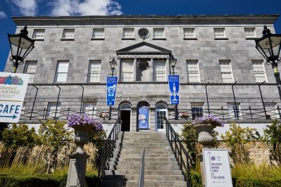 Bishops_Palace_Cafe_Museum_of_Treasures_Waterford_City_courtesy_Failte_Ireland.jpg