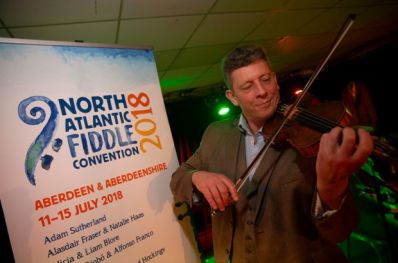 Fiddle_player_Paul_Anderson_c._VisitScotland.jpg