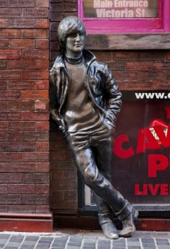 Statue_of_John_Lennon_Matthew_Street_Liverpool_c_VisitBritain_-_Rod_Edwards.jpg