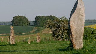 Avebury_Stones.jpg