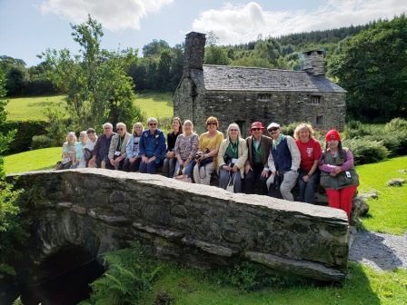 Group_photo_at_William_Morgan_house.jpg