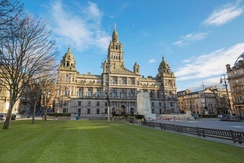 George_Square_and_City_Chamber_c_Visit_Scotland_-_Kenny_Lam.jpg