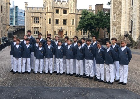 Monaco_Boys_Choir_at_Tower_of_London_-_Copy.jpg