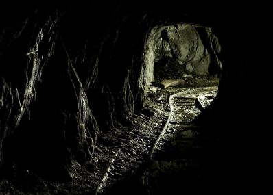 Remains_of_narrow_gauge_track_c_Corris_Mine_Explorers.jpg