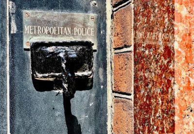 The_mysterious_Metropolitan_Police_hook_in_Covent_Garden_meetmrlondoner_2_-_Copy.jpg