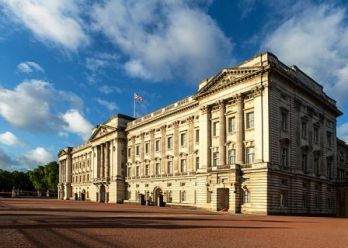 Buckingham_Palace_c_VisitBritain_-_Andrew_Pickett_-_Copy.jpg