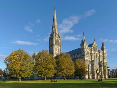 Salisbury_-_Salisbury_Cathedral_Exterior_-_07.08.jpg