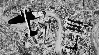 Bermondsey_an_industrial_area_near_Londons_docks_was_targeted_during_the_Blitz._Photo_-_Imperial_War_Museum..jpg