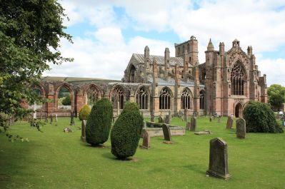 melrose-abbey-4130814_1280.jpg