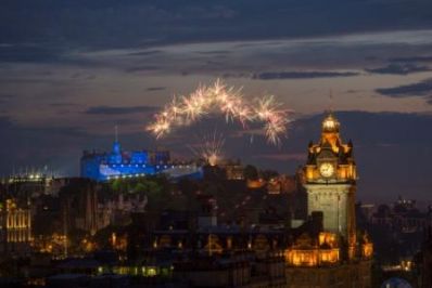 Fireworks_over_Edinburgh_Castle_c_VisitScotland__Kenny_Lam_all_rights_reserved_-_Copy.jpg
