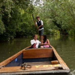 Punting_in_Cambridge_c._VisitEngland_-_Iain_Lewis_-_Copy.jpg