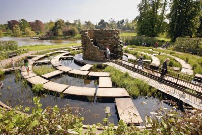 hever-castle-water-maze_-_Copy.jpg