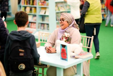 Hay-Festival-2019-signing_credit-Adam-Tatton-Reid.jpg