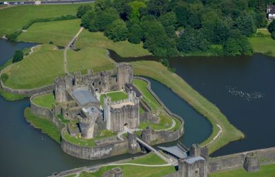 Caerphilly_Castle_c_VisitBritain_-_Jason_Hawkes.jpg