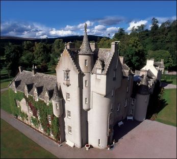 Ballindalloch_Castle.jpg