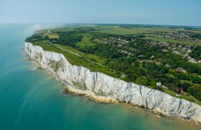 White_Cliffs_of_Dover_c_VisitBritain_-_Jason_Hawkes.jpg