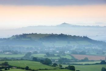 Landscape_around_Glastonbury_c_VisitBritain_-_Stephen_Spraggon.jpg