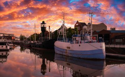 sunset-at-hull-marina-8844573_1280.jpg