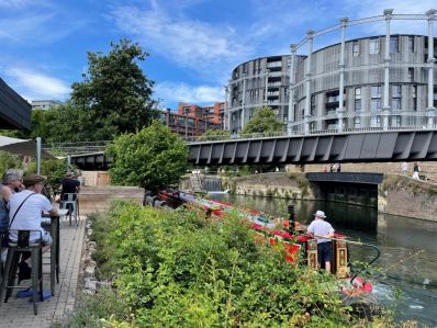 Railway_blog_KingsX_canalside_-_Copy.jpg