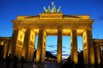 brandenburg-gate-245445_1280.jpg