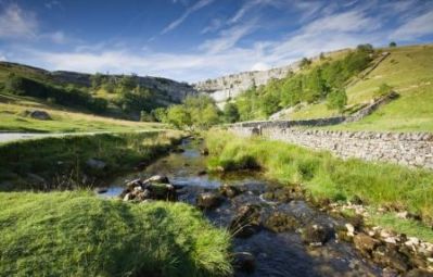 Malham_Cove_c_VisitBritain_-_Lee_Beel.jpg