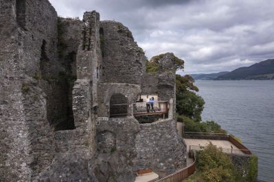 Couple_enjoying_view_King_Johns_Castle_Carlingford_Co_Louth_c_Tourism_Ireland.jpg