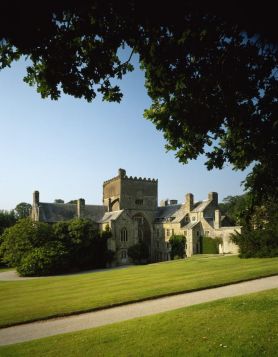 View_of_the_south_front_of_Buckland_Abbey._National_Trust_Images_George_Wright.jpg