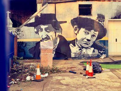 Fagin_and_the_Artful_Dodger_from_Oliver_Twist_depicted_on_a_wall_in_Bankside_meetmrlondoner..jpg