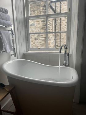 3._Taybank_bath_tub.jpg