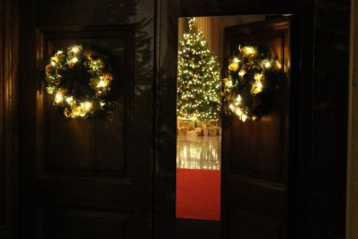 Blenheim_Palace_Christmas_Doors.jpg