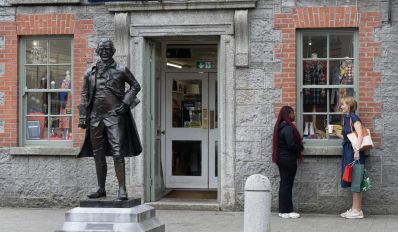 Arthur_Guinness_Statue_Celbridge_Co_Kildare_courtesy_Brian_Morrison.jpg