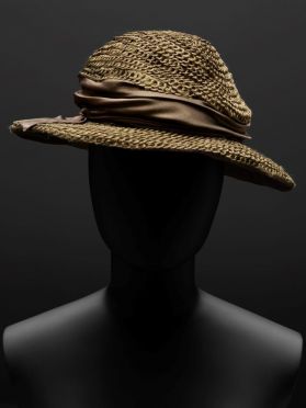 Gabrielle_Chanel_Hat_silk._1917__CHANEL__Photo_Nicholas_Alan_Cope_-_Copy.jpg