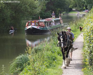 Horse_drawn_boat_trip_c_Great_West_Way.jpg