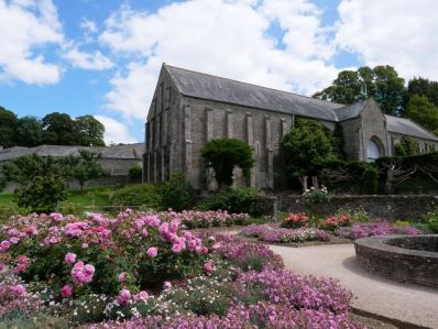 1495969_View_of_the_Great_Barn_from_the_garden_at_Buckland_Abbey._National_Trust_Images_Sarah_Davis_-_Copy.jpg