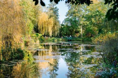 Dans_les_jardins_de_la_fondation_Claude_Monet__Giverny_-_Juliette_Becquart-Juliette_Becquart-23910-1600px_-_Copy.JPG