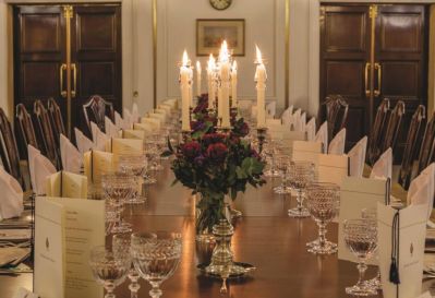 Royal_Yacht_Britannia_State_Dining_Room.jpg