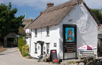 Traditional_country_pub_c_Visit_Britain_-_David_Clapp_-_Copy.jpg