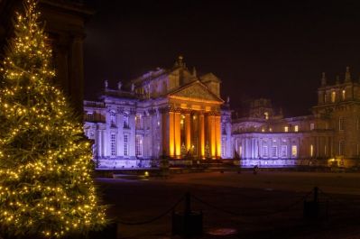 Blenheim-Palace-Christmas-Lights-Courtyard.jpg