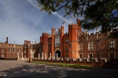 Hampton_Court_F8O2934_1_-_Copy__Historic_Royal_Palaces.jpg