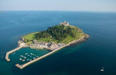 St_Michaels_Mount_c_VisitBritain_-_Jason_Hawkes.jpg