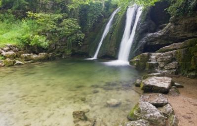 Janets_Foss_Waterfall_in_Yorkshire_Dales_National_Park_c_VisitBritain_-_Lee_Beel.jpg