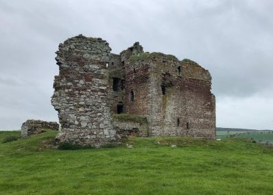 Cessford_Castle_-_St_Cuthberts_Way.jpg