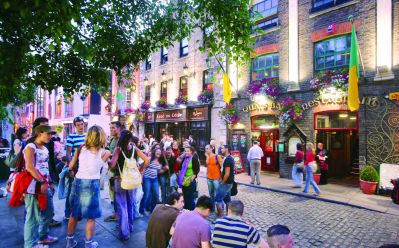 Temple_Bar_c_Tourism_Ireland.jpg