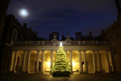 Hampton_Court_Palace_Christmas_1_-_Copy.jpg