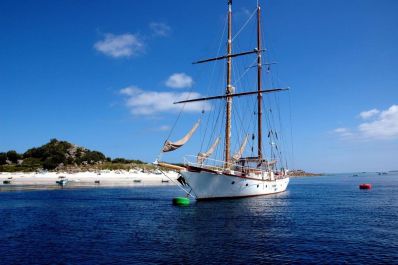 Schooner_at_anchor_St_Martins_-_Copy.jpg