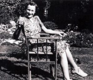 Kirstine_in_the_1930s_in_Honiton_at_the_Highland_Fling_-_Copy.jpg