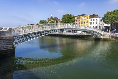 HaPenny_Bridge_River_Liffey_Dublin_City_Web_Size_courtesy_Gareth_McCormack_1.jpg