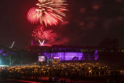 76595-hogmanay-torchlight-procession-medium.jpg