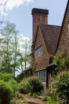 Munstead_Wood-48_The_west_front_Munstead_Wood_house._National_Trust_Images_Megan_Taylor_-_Copy.jpg