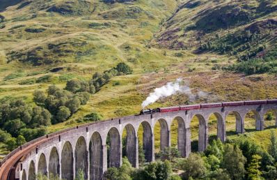 Glenfinnan_Viaduct_c_VisitBritain__Colin_Roberts.jpg